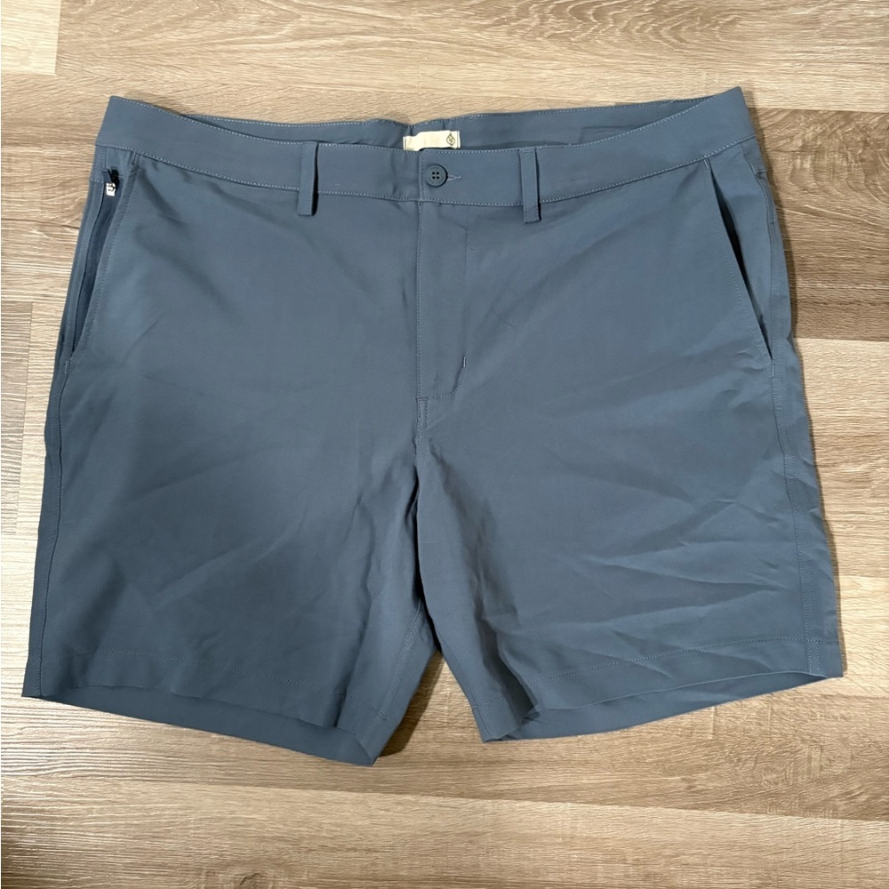 Tasc Performance tailored Men's Gray Shorts